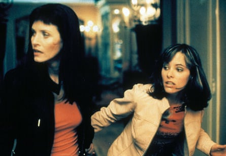 Courteney Cox and Parker Posey in Scream 3.