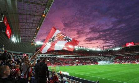 Sunderland Phil Parkinson Straining To Keep Dark Clouds Away From