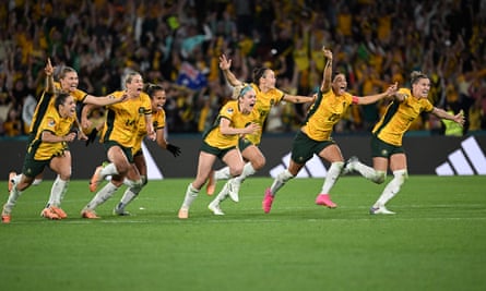 Australia celebrate winning after Cortnee Vine of Australia kicked a successful penalty goal to defeat France in the FIFA Women’s World Cup 2023 quarter-final