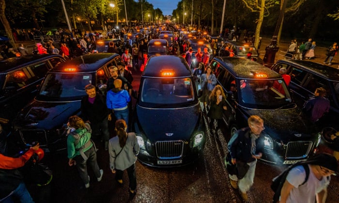London taxi drivers make a tribute in the Mall as crowds gather at Buckingham Palace.