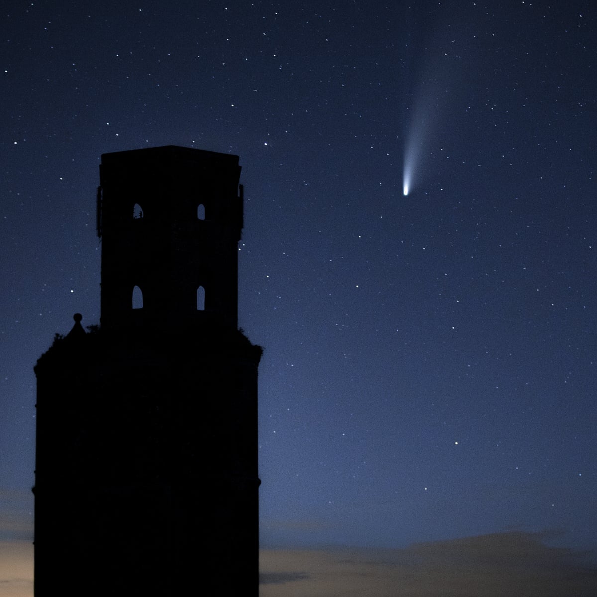 Comet Neowise captured streaking across Nottinghamshire sky in these stunning pictures - Nottinghamshire Live