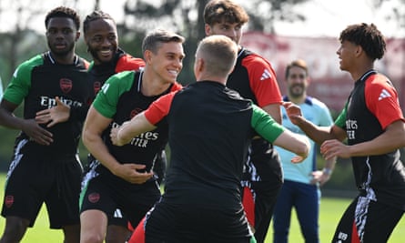 Leandro Trossard and Oleksandr Zinchenko training for Arsenal.