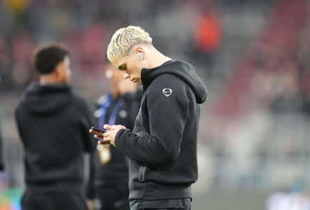 Alejandro Garnacho checks his phone before the Champions League game against Bayern