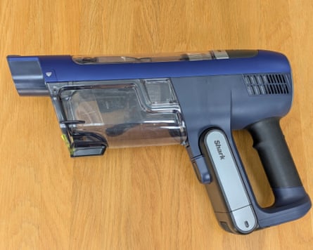 Shark IA3241UKT vacuum cleaner’s handheld unit, side view.