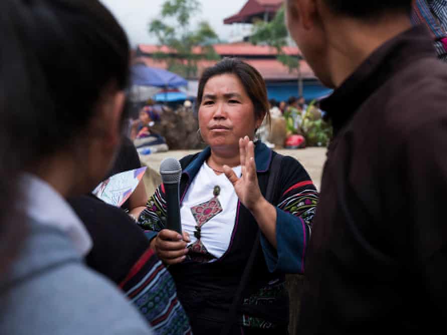 Sương at Bắc Hà market, where she raises awareness about trafficking.