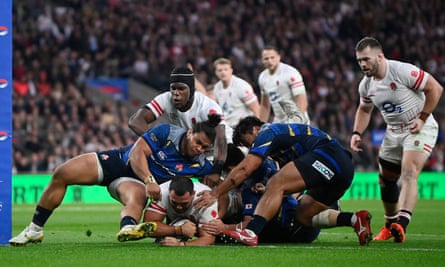 Ellis Genge caps off his performance by scoring England’s fourth try against Japan.