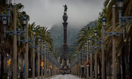 The Christopher Columbus statue at the foot of Las Ramblas in April 2020.