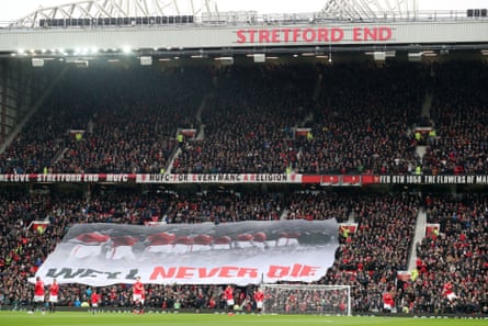 Manchester United fans remember the players who died 60 year on.