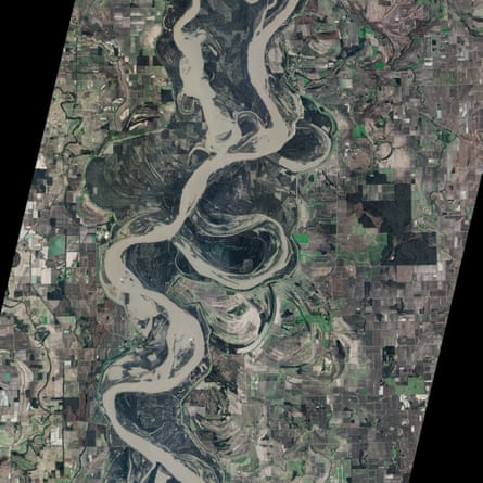In December 2015, torrential rains in parts of Missouri and Illinois led to severe flooding along the Mississippi river
