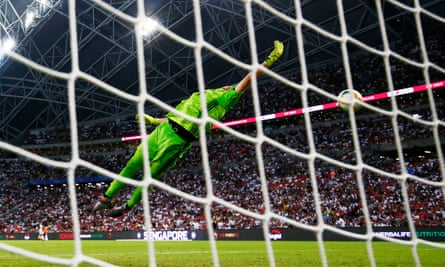 Harry Kane’s shot flies over Juventus goalkeeper Wojciech Szczesny.