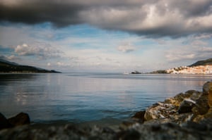 Daily life of asylum seekers in Samos