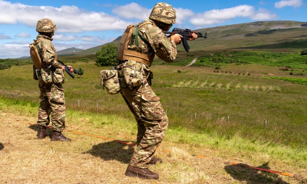 Algunos de los soldados ucranianos en entrenamiento en una base militar cerca de Manchester.