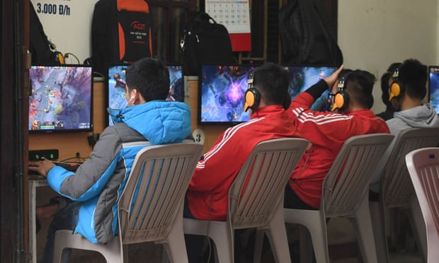 High school students play online games at a shop in Hanoi. 