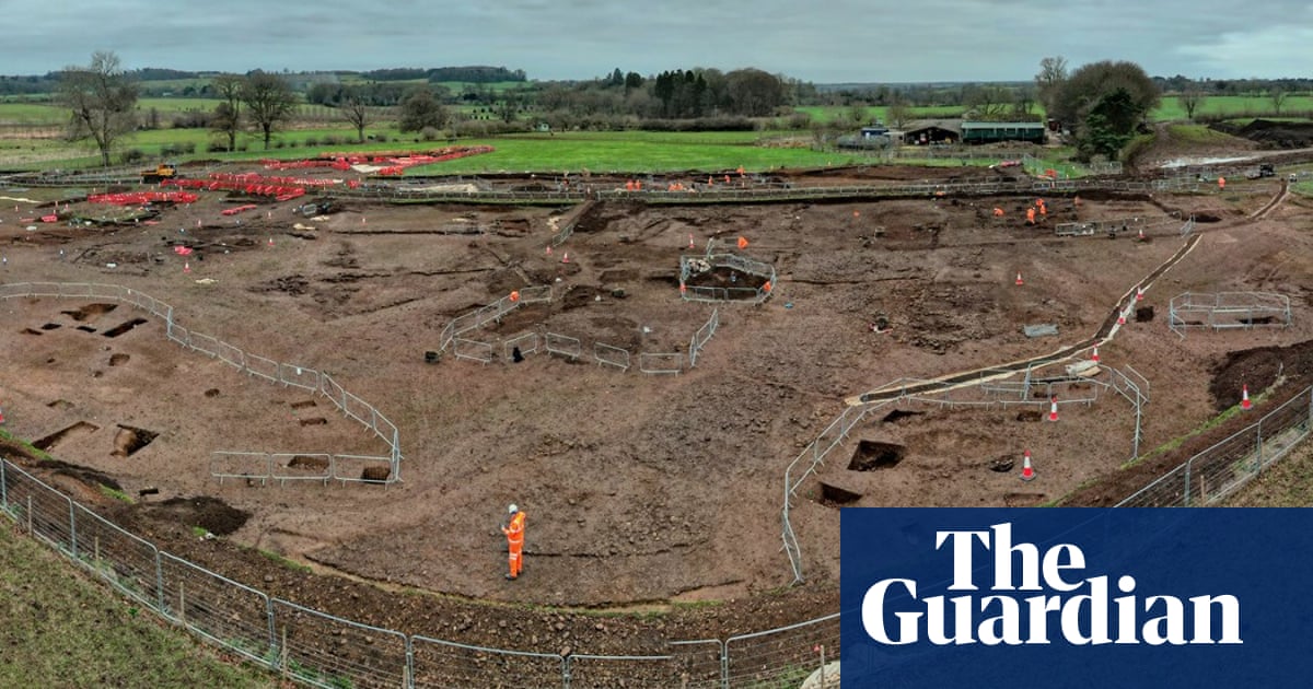 Roman town’s remains found below Northamptonshire field on HS2 route