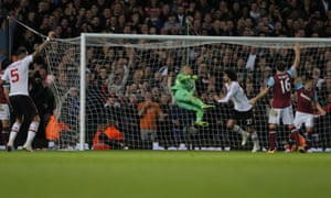 Marouane Fellaini scores the second goal for Manchester United
