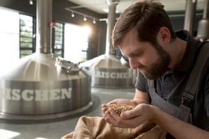 Les 1 500 brasseries allemandes, dit-il, produisent maintenant entre 400 et 500 variétés de bière sans alcool,