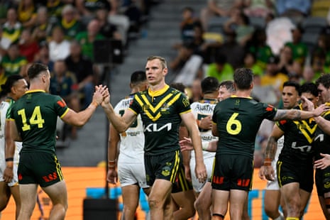 Tom Trbojevic comemora o gol na vitória dos Kangaroos sobre as Ilhas Cook em Townsville