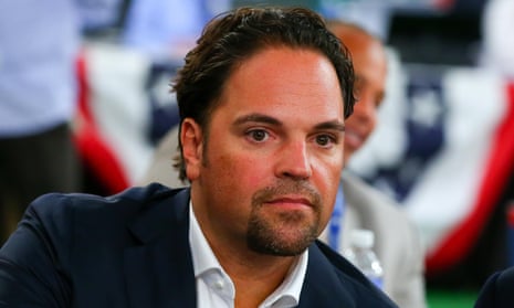 Team Italy manager Mike Piazza joined by fellow Hall of Famers