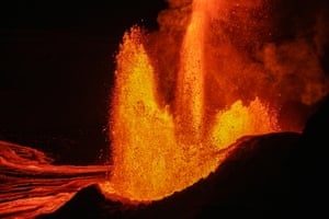 Kīlauea volcano erupts in Hawaii