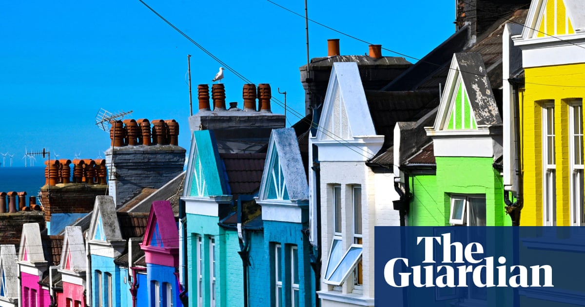 UK house prices grow at slowest pace in two years as mortgage rates rise