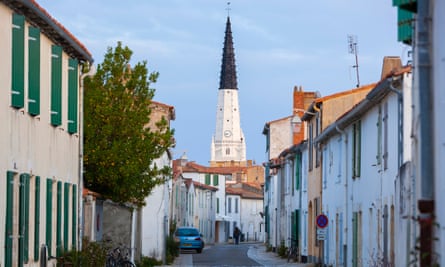 The town centre of Ars-en-Re on the Isle of Rhe (ile de Re) (17, Charente-Maritime department, France).DT1DX2 The town centre of Ars-en-Re on the Isle of Rhe (ile de Re) (17, Charente-Maritime department, France).