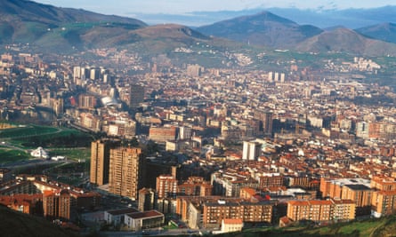 En la década de 1990, el gobierno vasco y las autoridades regionales llegaron a un acuerdo para construir un nuevo Guggenheim.