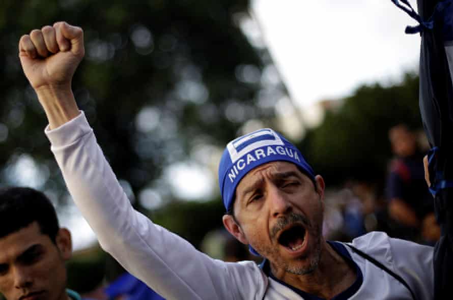 A Nicaraguan living in Costa Rica demonstrates in support of the anti-government resistance.