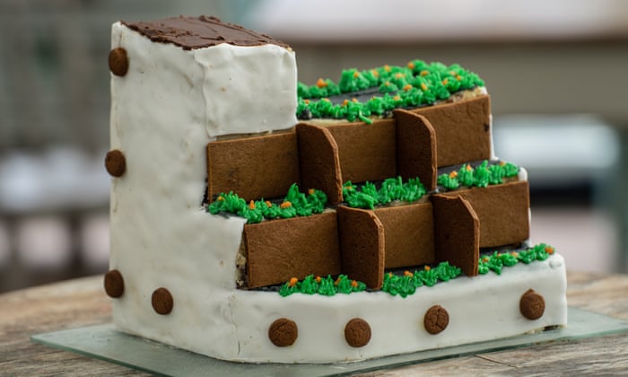 The Great British Bake Off 2022: episode one – as it happened | The Great British Bake Off 9 William’s TX1 showstopper