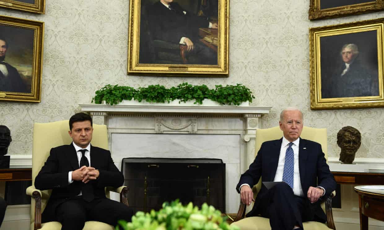 Ukraine’s Zelenskiy ‘bombed’ first White House meeting with Biden, book says (theguardian.com)