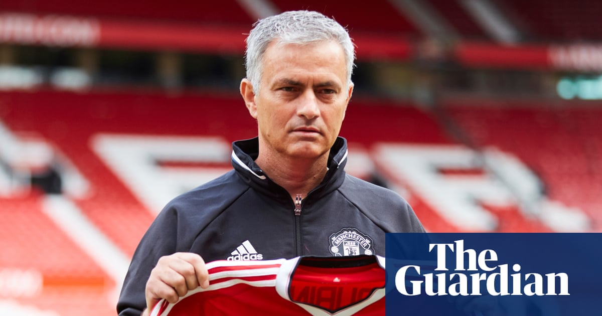 José Mourinho reveals he signed contract to succeed Alex Ferguson at Manchester United in 2013