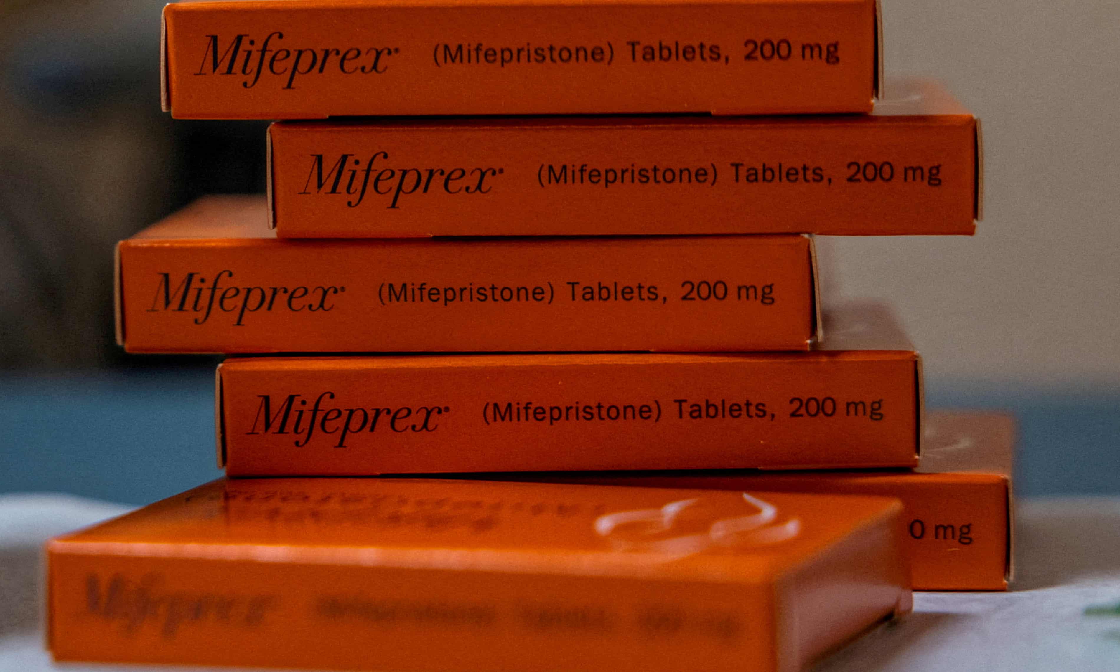 Americans stockpile abortion pills and hormones ahead of ‘reproductive apocalypse’ under Trump (theguardian.com)