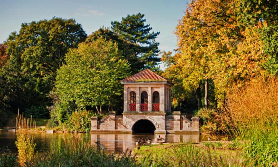 The boathouse, Birkenhead Park.