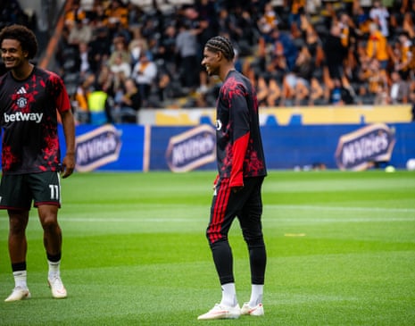 Marcus Rashford of Manchester United warms up prior to kick-off.