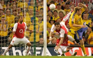 A last minute on the line clearance by Ashley Cole from James Beattie’s header gave Arsenal a 1-0 win over Southampton which meant they retained the FA Cup.