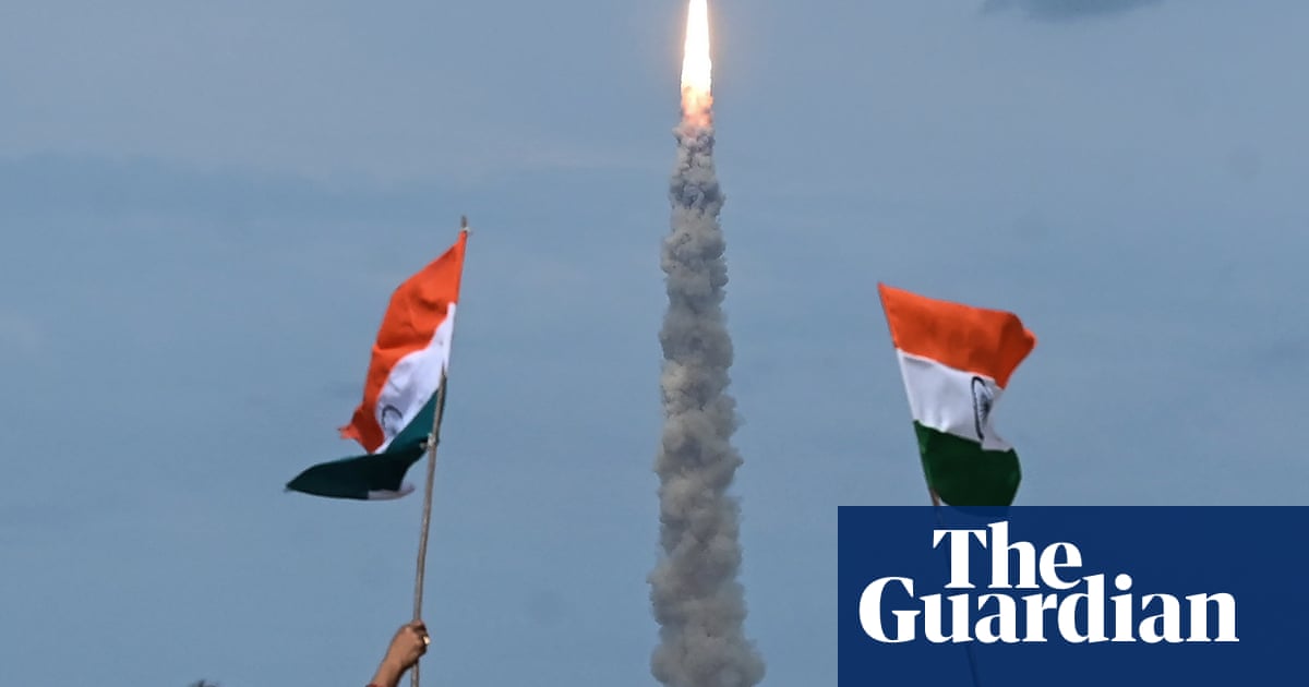 indian-rocket-blasts-into-space-on-historic-moon-mission