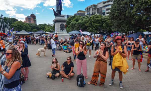 Anti-Covid mandate protesters outside parliament in Wellington.