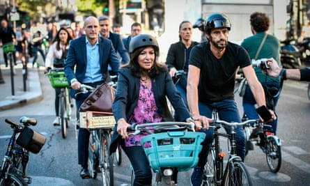 Anne Hidalgo rides a bike in a group