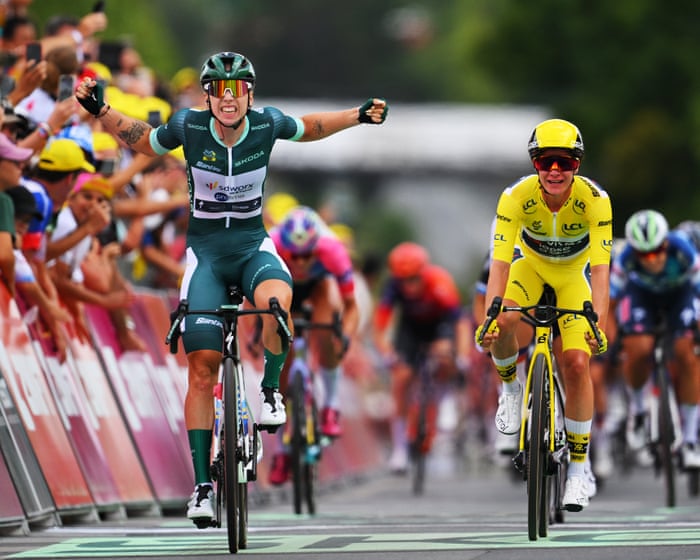 Tour de France Femmes 2025: Lorena Wiebes holds off Vos in stage four sprint – live