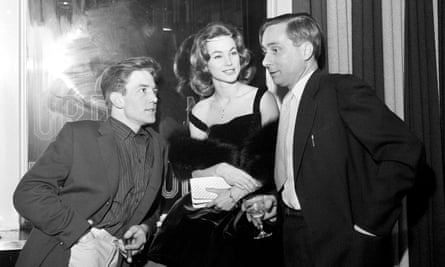 Field, centre, with Albert Finney (left) and author Alan Sillitoe, in a London pub attending a party before the premiere of Saturday Night and Sunday Morning in 1960.