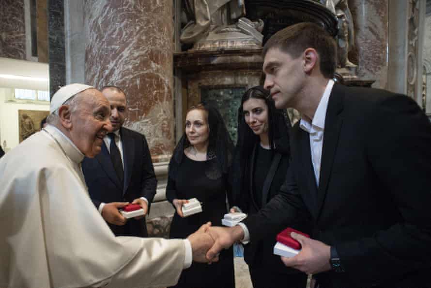 This photo from 16 April shows Pope Francis (L) shake hands with the mayor of the Ukrainian city of Melitopol, Ivan Fedorov (R), as (From L, Rear) Ukrainian lawmakers Rustem Umerov, Olena Khomenko and Maria Mezentseva look on.