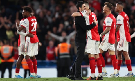 Arsenal manager Mikel Arteta celebrates victory with his players.