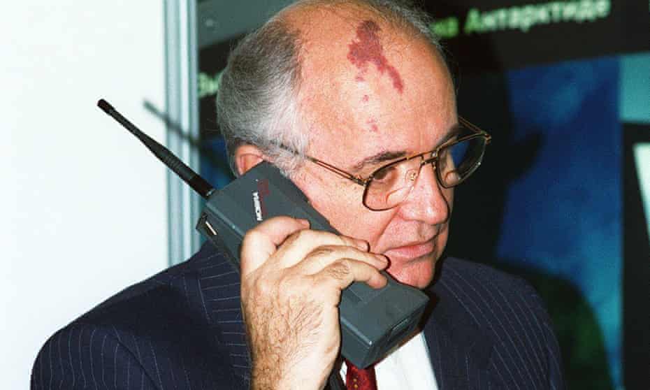Russian President Mikhail Gorbachev speaking on a Nokia Mobira Cityman mobile, Helsinki, 1989. 