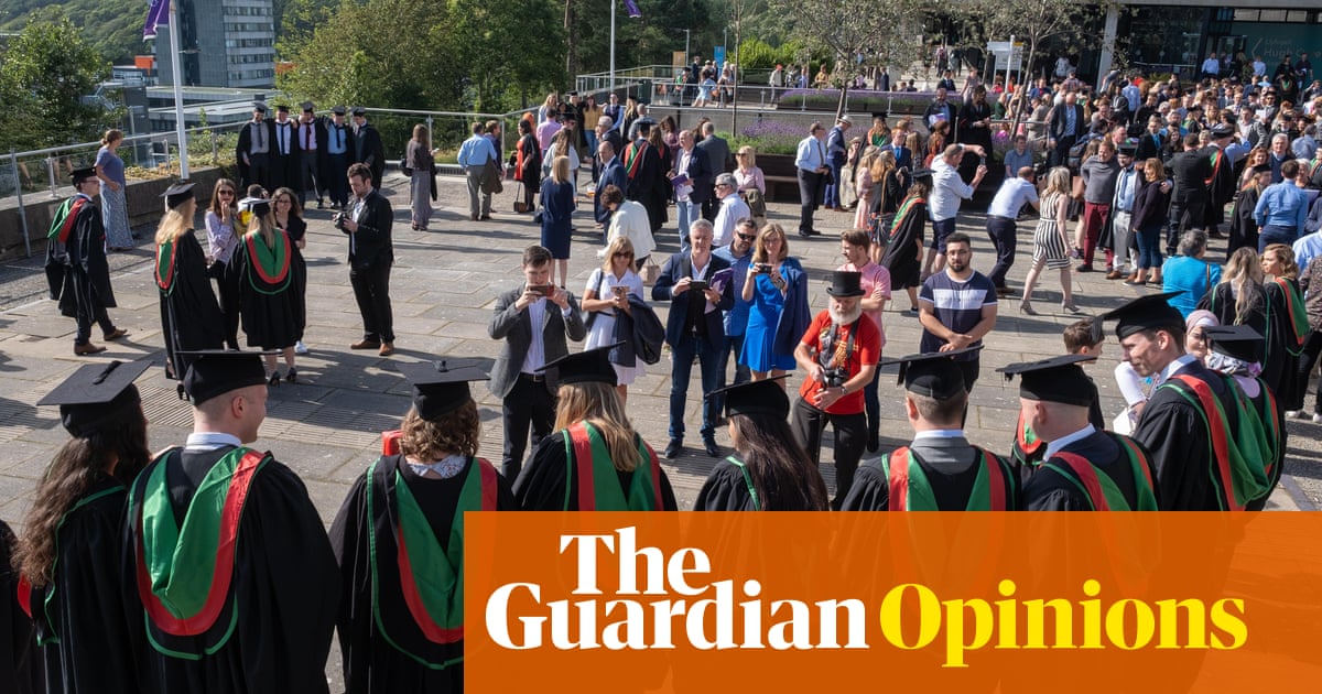 As if graduating weren't daunting enough, now students like me face a jobs market devastated by AI | Connor Myers