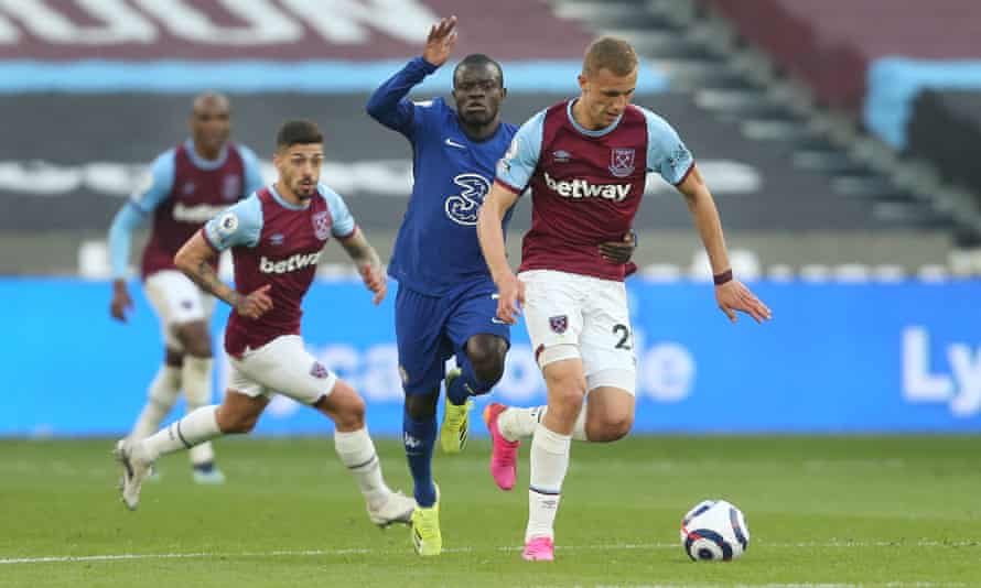 Soucek battles with Chelsea’s N’Golo Kanté in the Premier League. He has been crucial to West Ham’s rise this season.