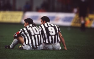 The two golden boys of Italian football. Roberto Baggio sits down with Vialli after a game against AC Milan in 1993