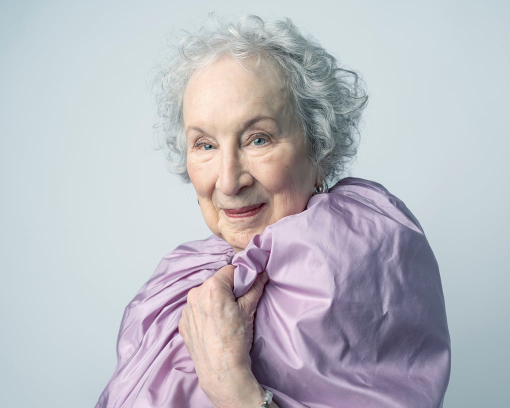 Reseña de El libro de las vidas de Margaret Atwood: la gran novelista revela su lado oculto. Reseña de El libro de las vidas de Margaret Atwood: la gran novelista revela su lado oculto.