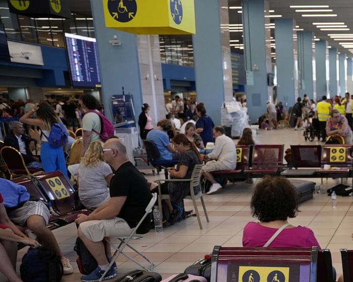 EU’s ‘unpleasant and dangerous’ border checks need overhaul, says Greek airports boss