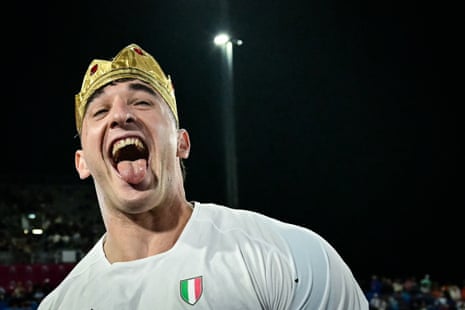 Leonardo Fabbri celebrates after winning the Men