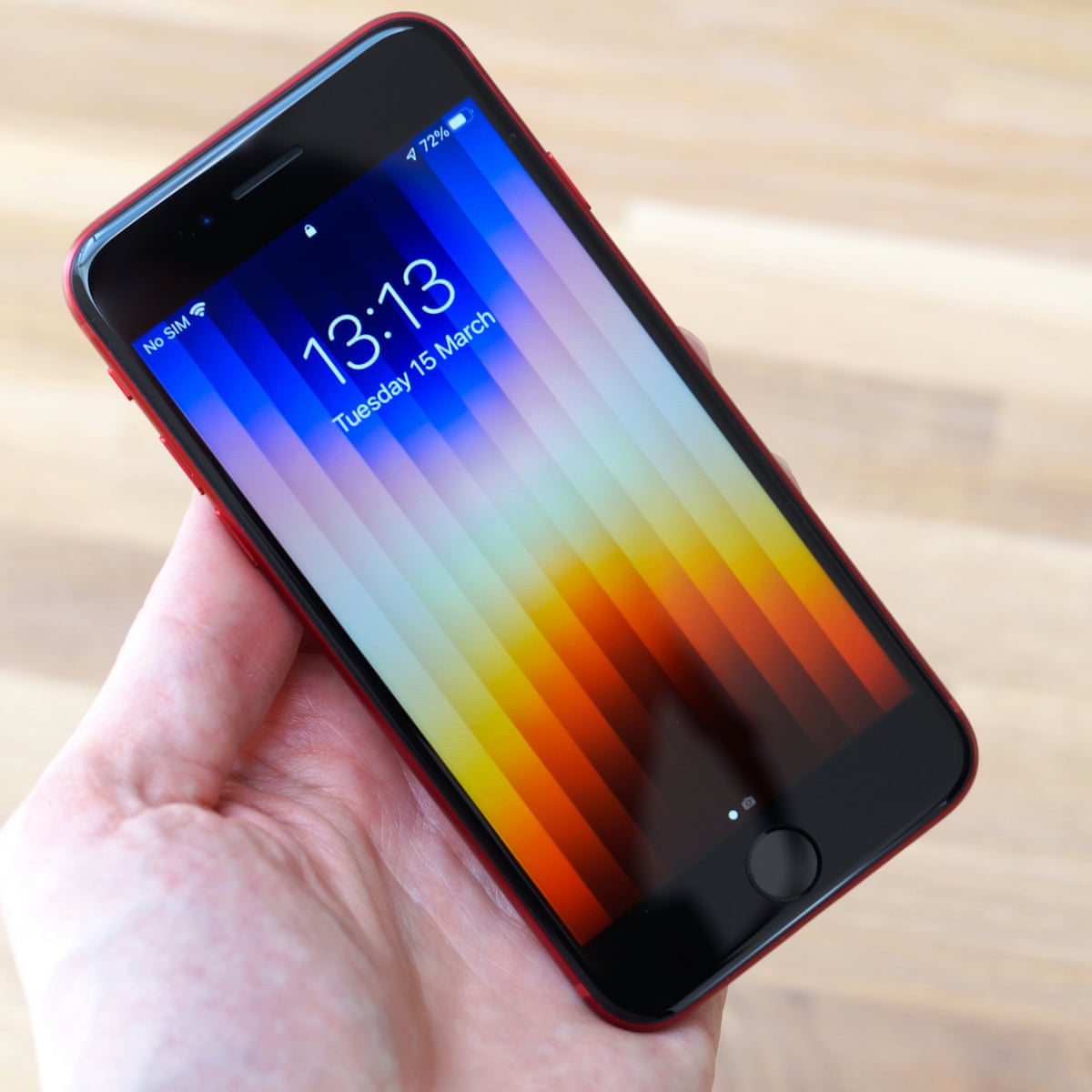 Apple Iphone Se 22 Review Dated Design But Bargain Price Iphone The Guardian Apple Iphone Se 22 Review Dated Design But Bargain Price Iphone The Guardian