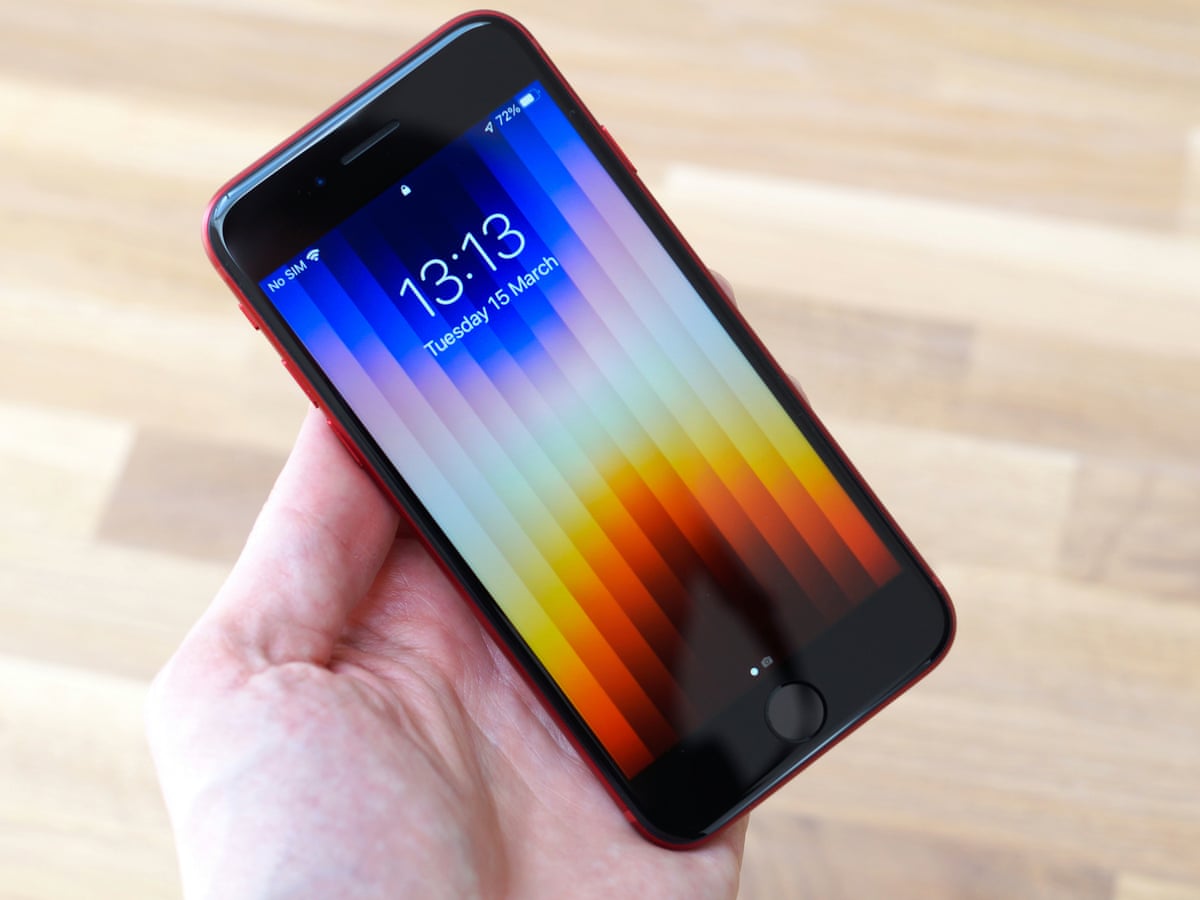 Apple Iphone Se 22 Review Dated Design But Bargain Price Iphone The Guardian Apple Iphone Se 22 Review Dated Design But Bargain Price Iphone The Guardian